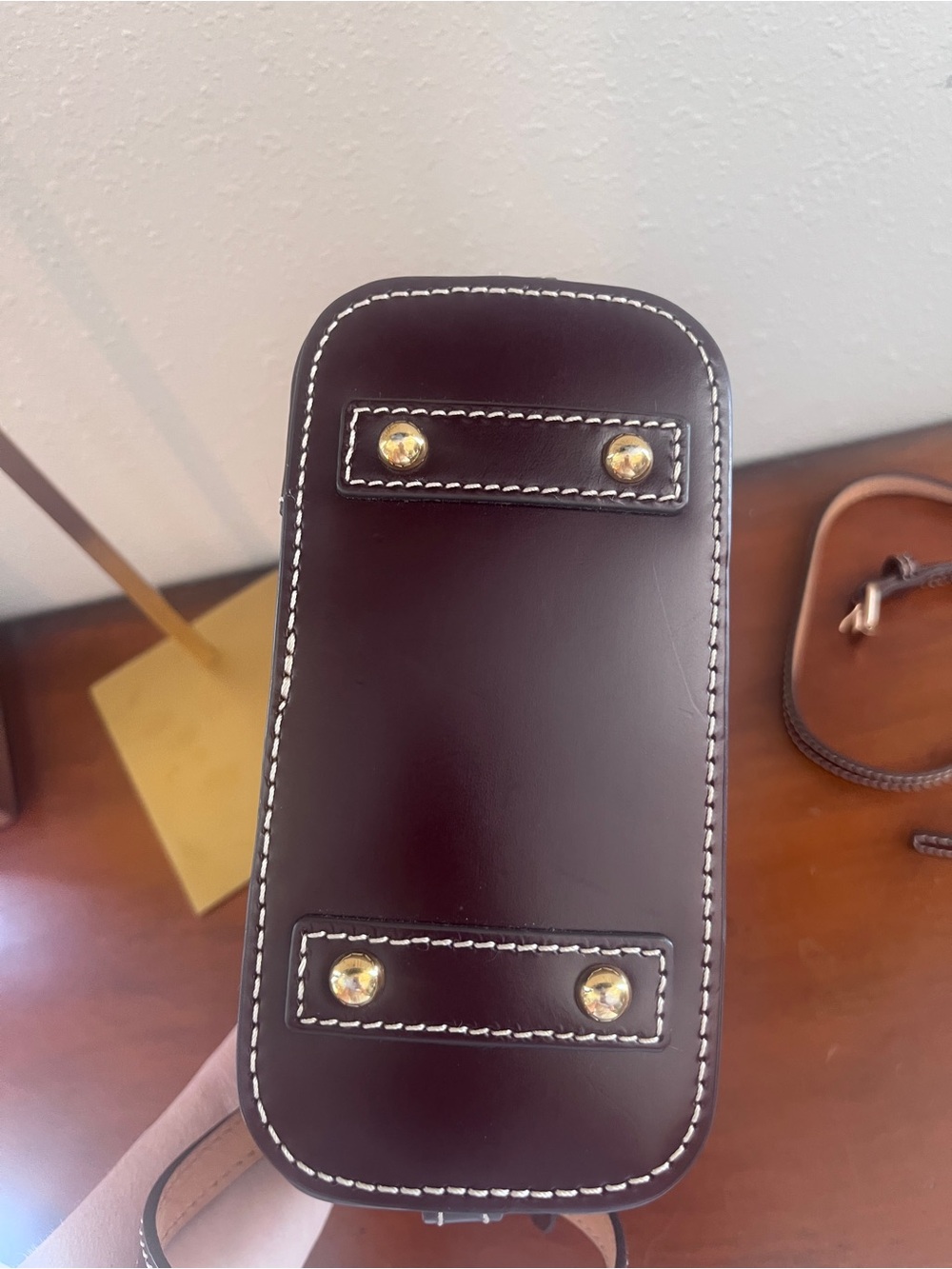 Authentic Dooney and Bourke Selleria Florentine crossbody - Picture 4 of 8